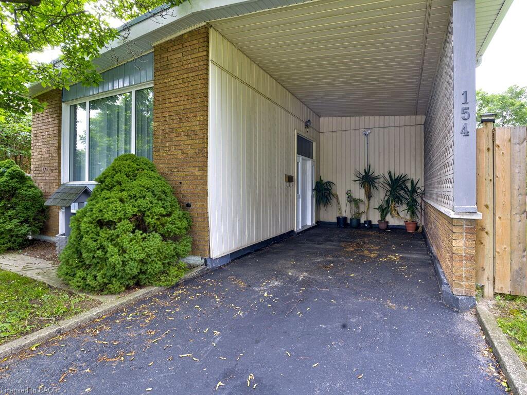 154 Luscombe Street Property Photo 4