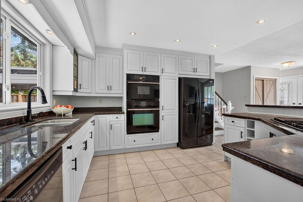 2389 Peart Court Property Photo 12