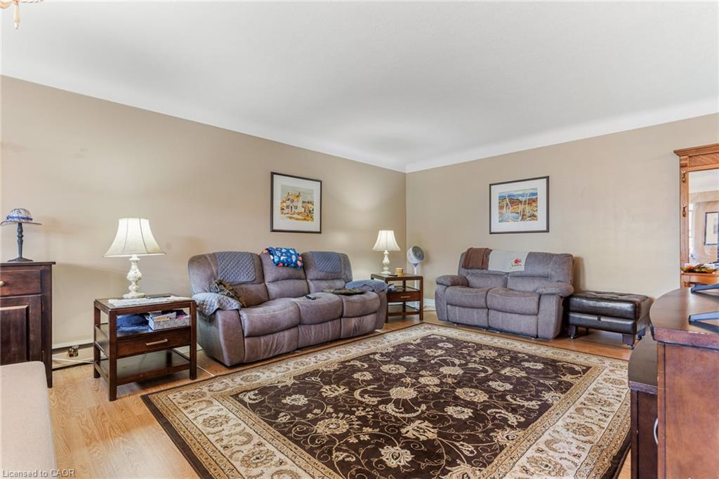 302-38 Charlton Avenue W Property Photo 6