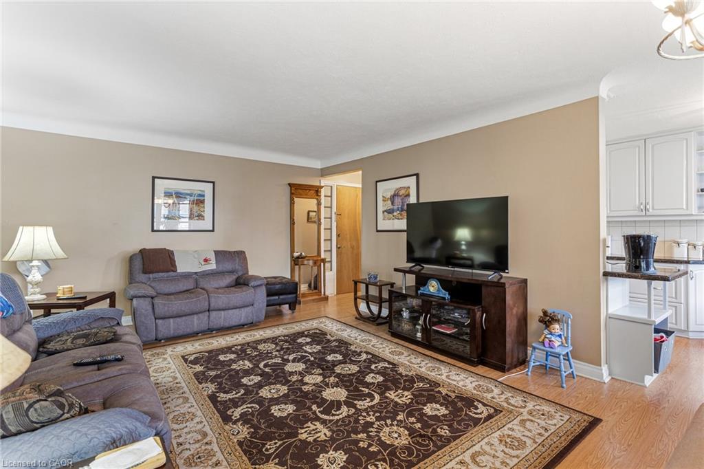 302-38 Charlton Avenue W Property Photo 8