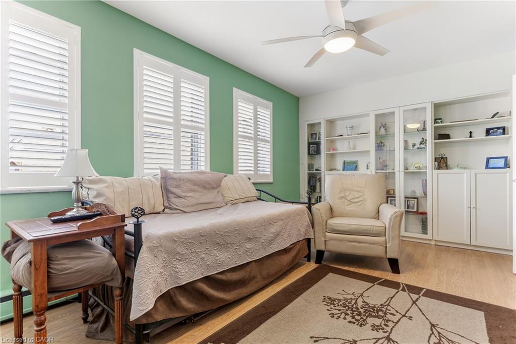 302-38 Charlton Avenue W Property Photo 17