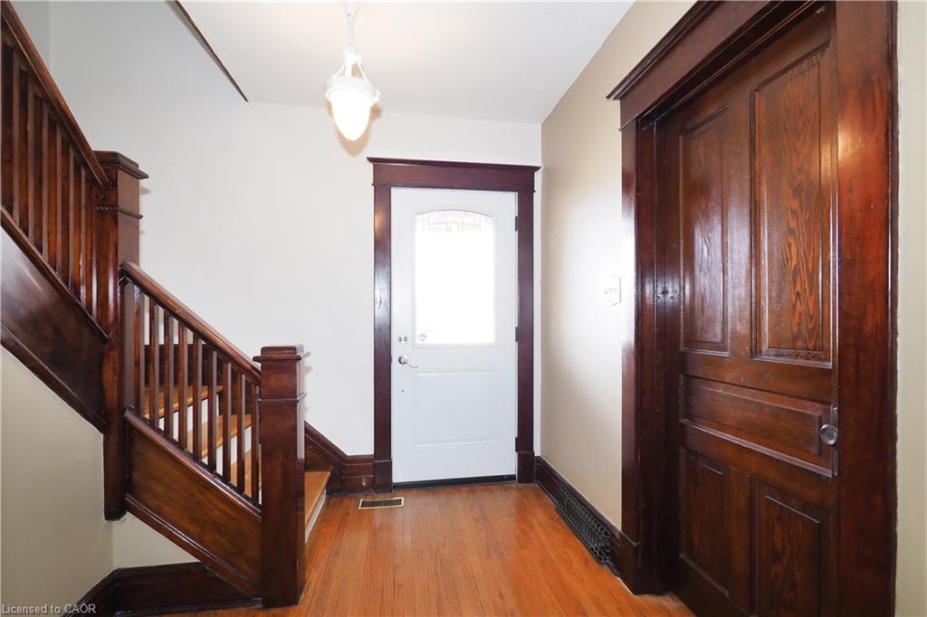 33 Main Street E Property Photo 8