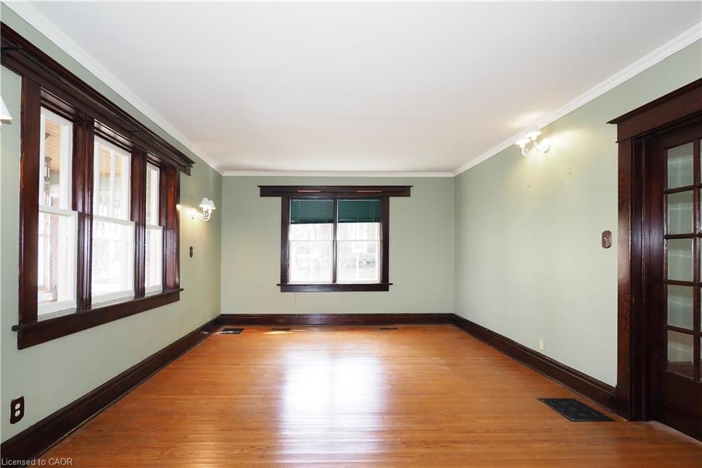 33 Main Street E Property Photo 10