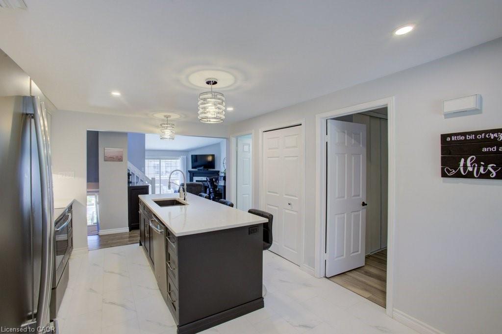 3-464 Beechwood Place Property Photo 4