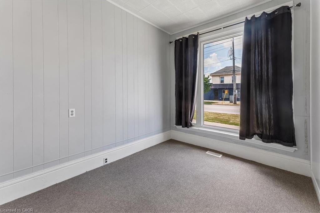 74 Erie Avenue Property Photo 10