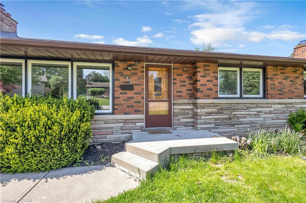 626 Iroquois Avenue Property Photo 4