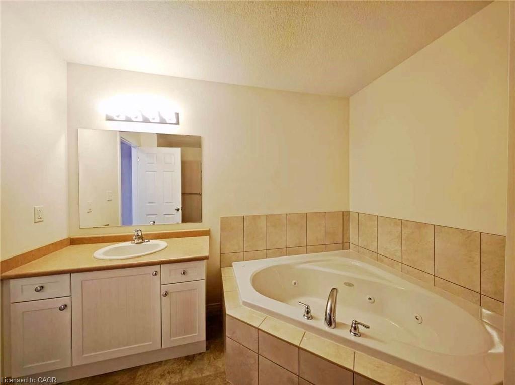 52 Meadowridge Street Property Photo 34