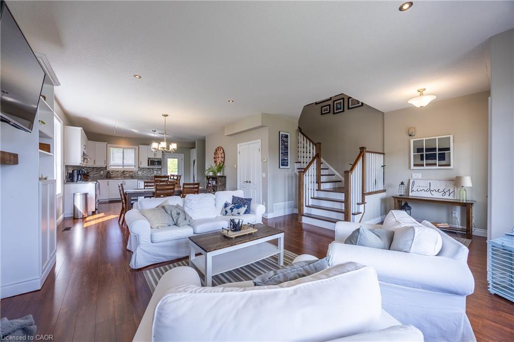 100 Backus Drive Property Photo 3