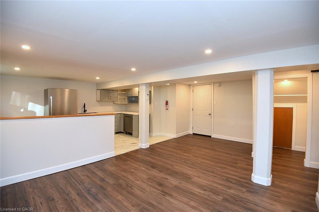 282 East 38th Street Property Photo 26