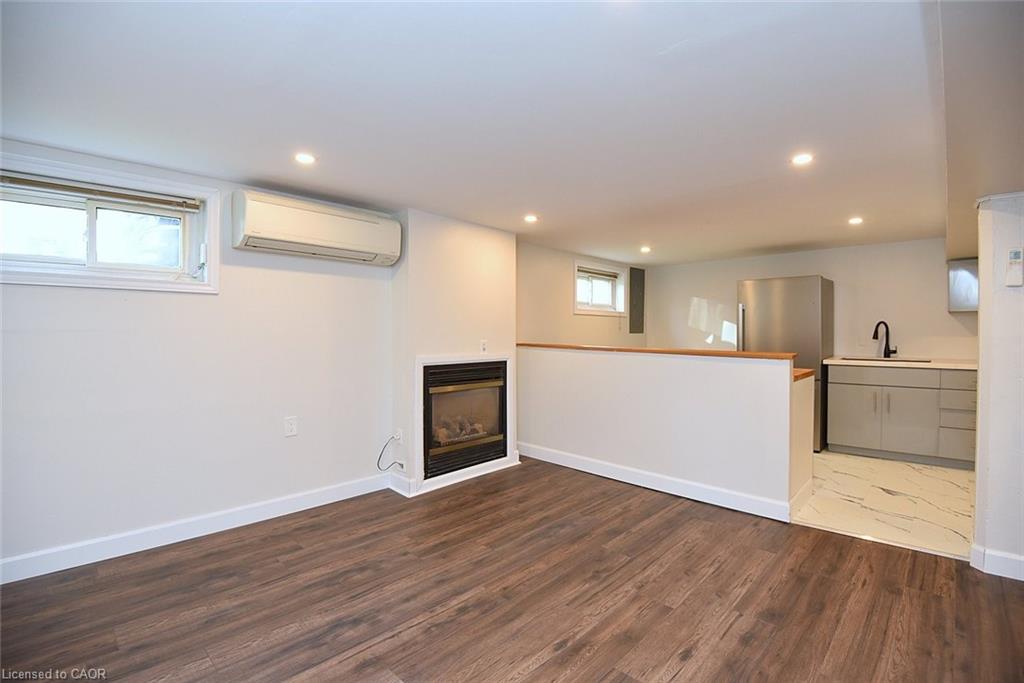 282 East 38th Street Property Photo 28