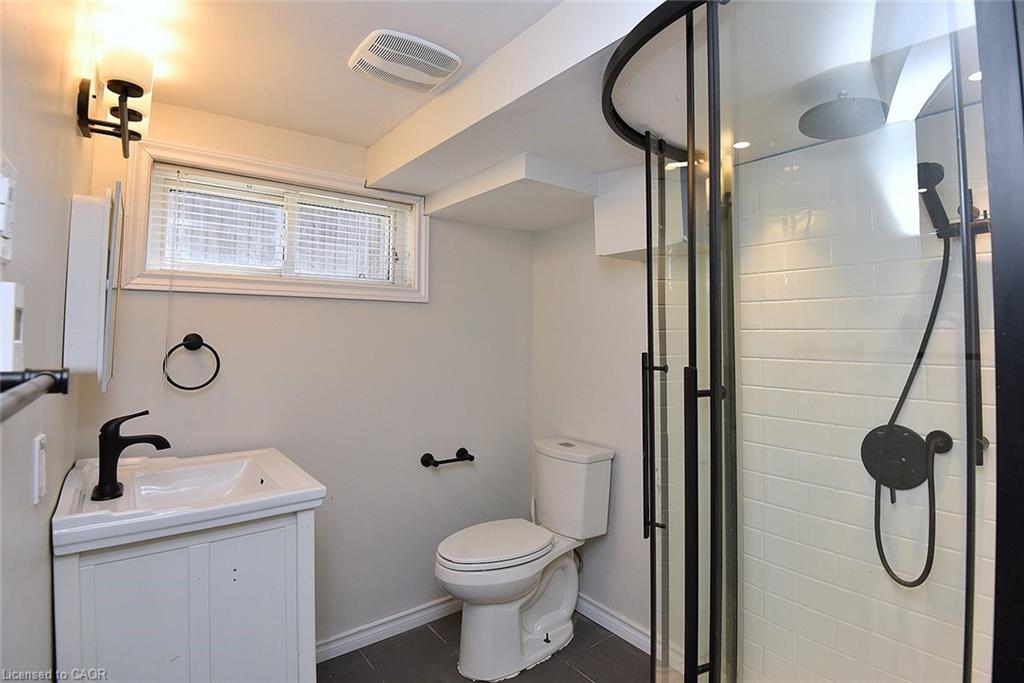 282 East 38th Street Property Photo 32