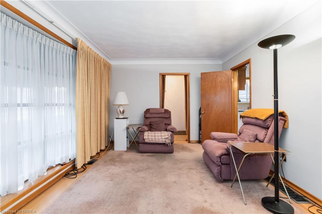 16 Paris Road Property Photo 5