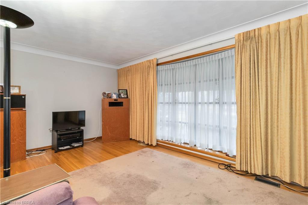 16 Paris Road Property Photo 6