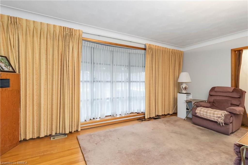 16 Paris Road Property Photo 8