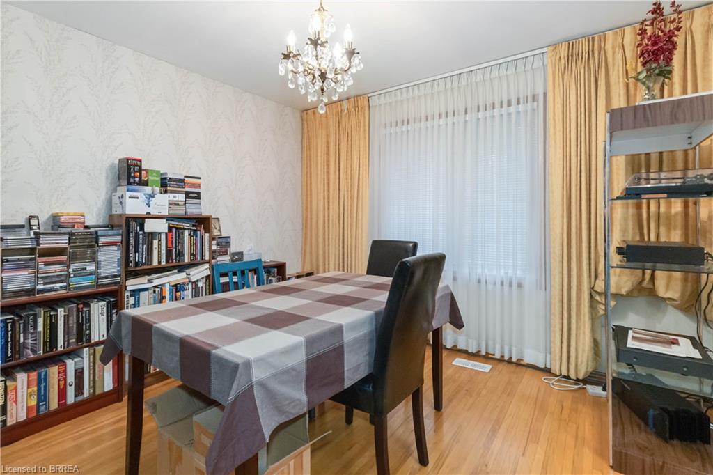 16 Paris Road Property Photo 10