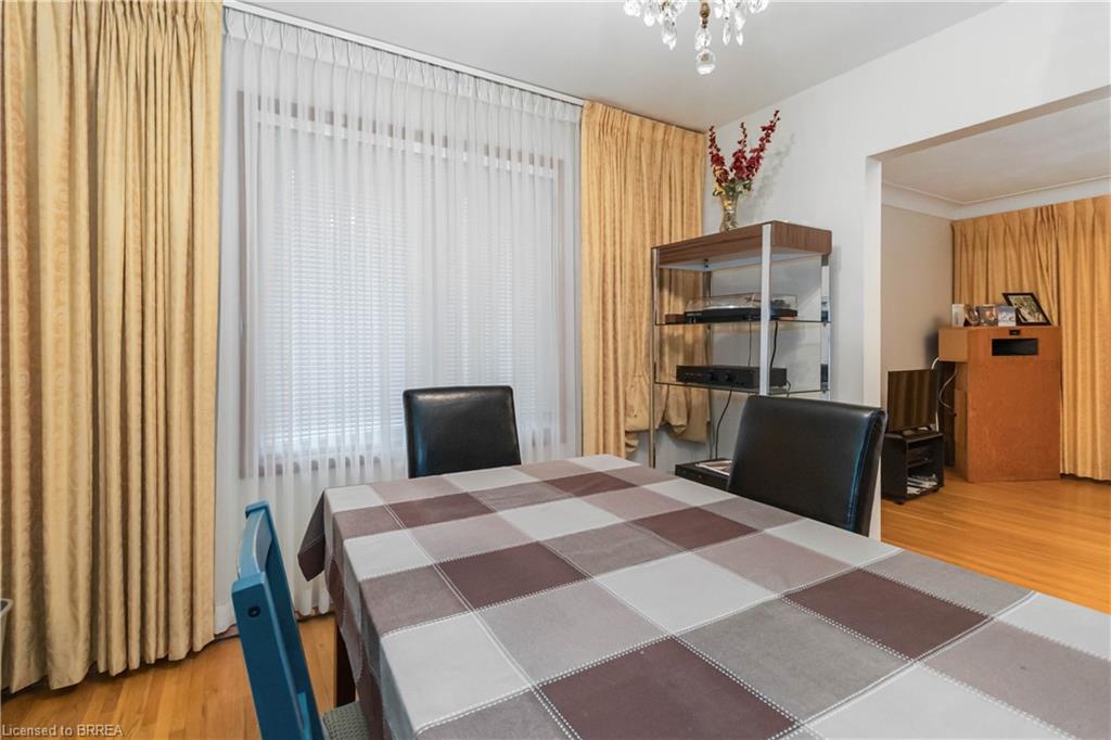 16 Paris Road Property Photo 11