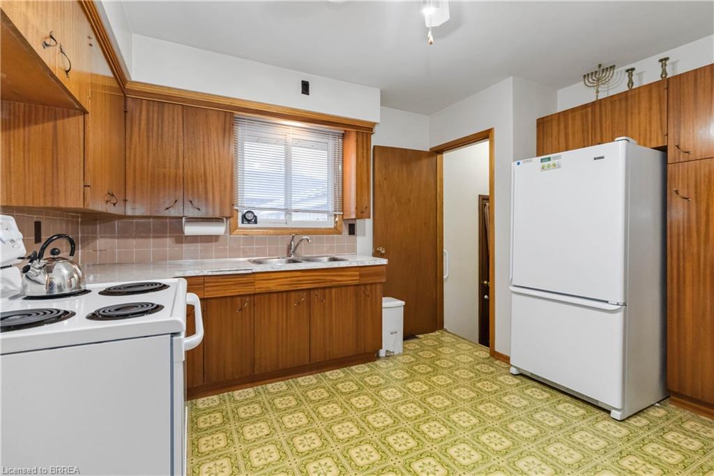 16 Paris Road Property Photo 16