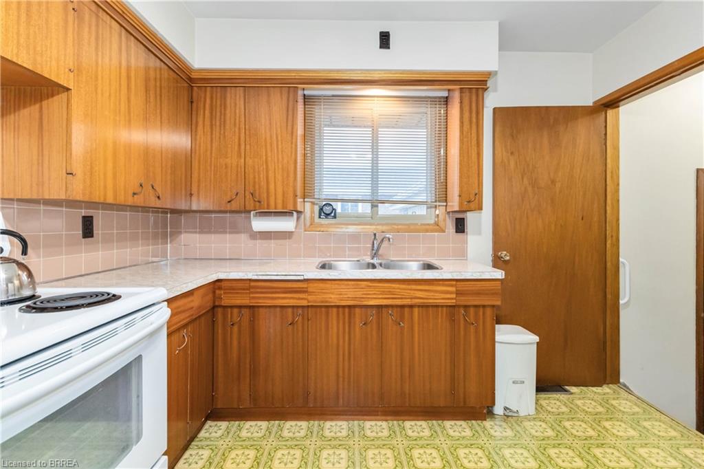 16 Paris Road Property Photo 18