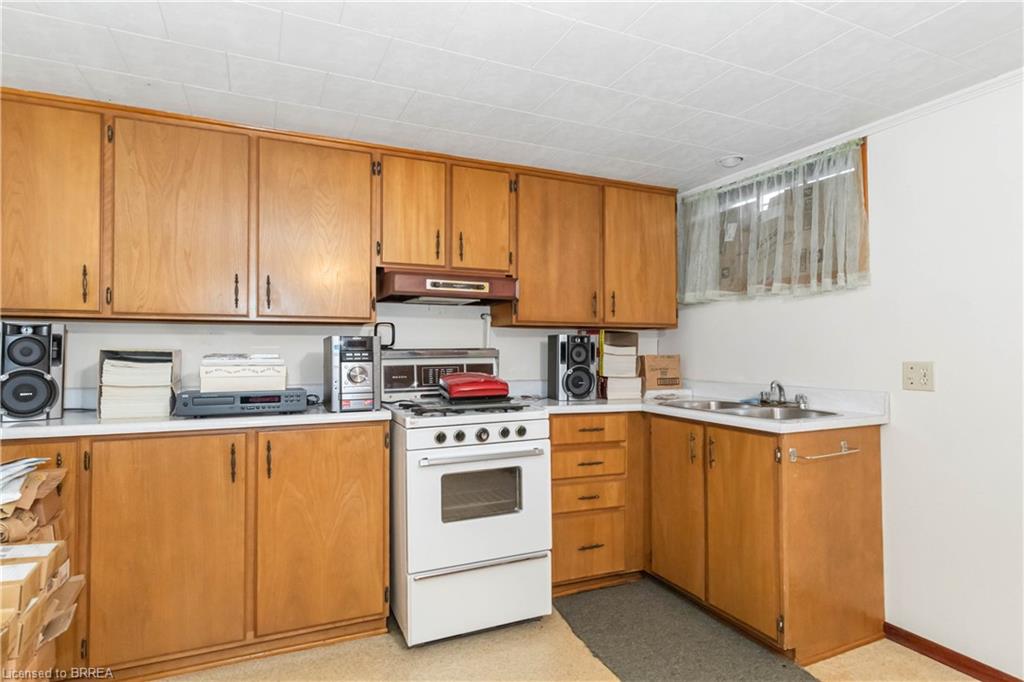 16 Paris Road Property Photo 37