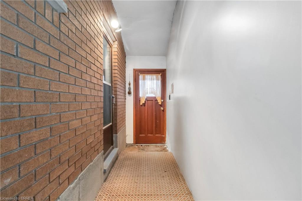 16 Paris Road Property Photo 44