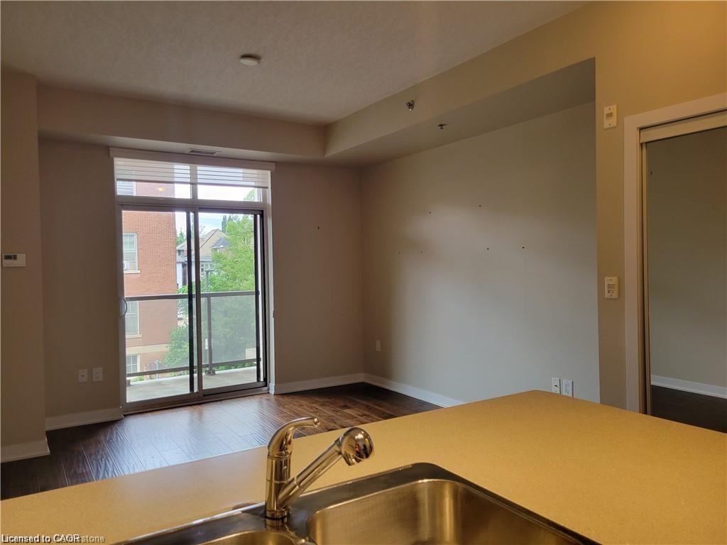208-90 Charlton Avenue W Property Photo 5
