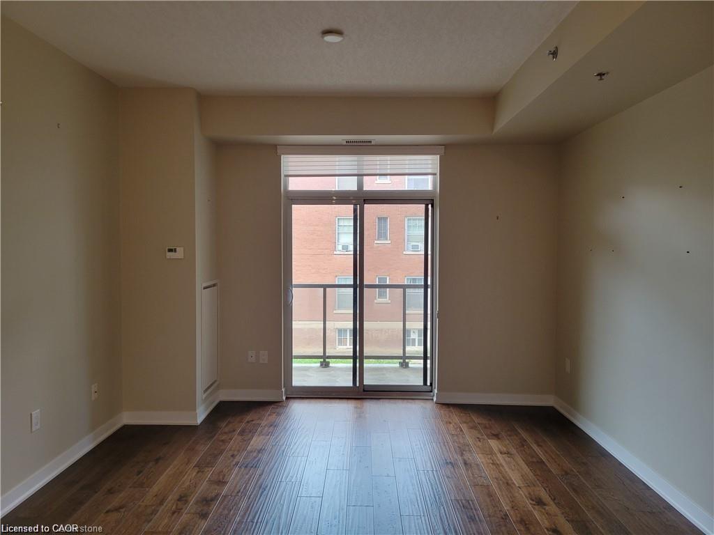 208-90 Charlton Avenue W Property Photo 6