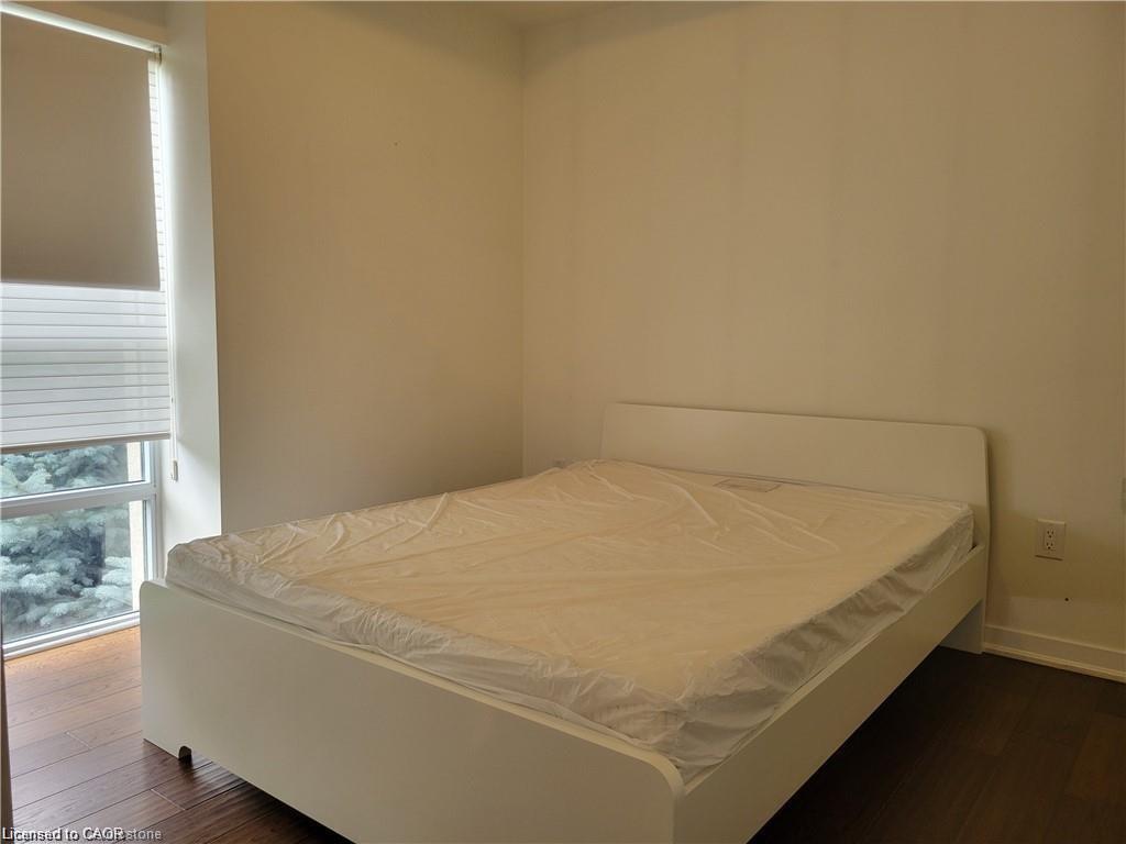 208-90 Charlton Avenue W Property Photo 9