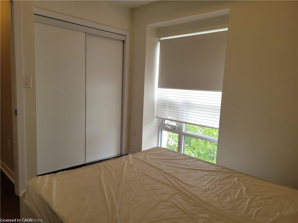 208-90 Charlton Avenue W Property Photo 10