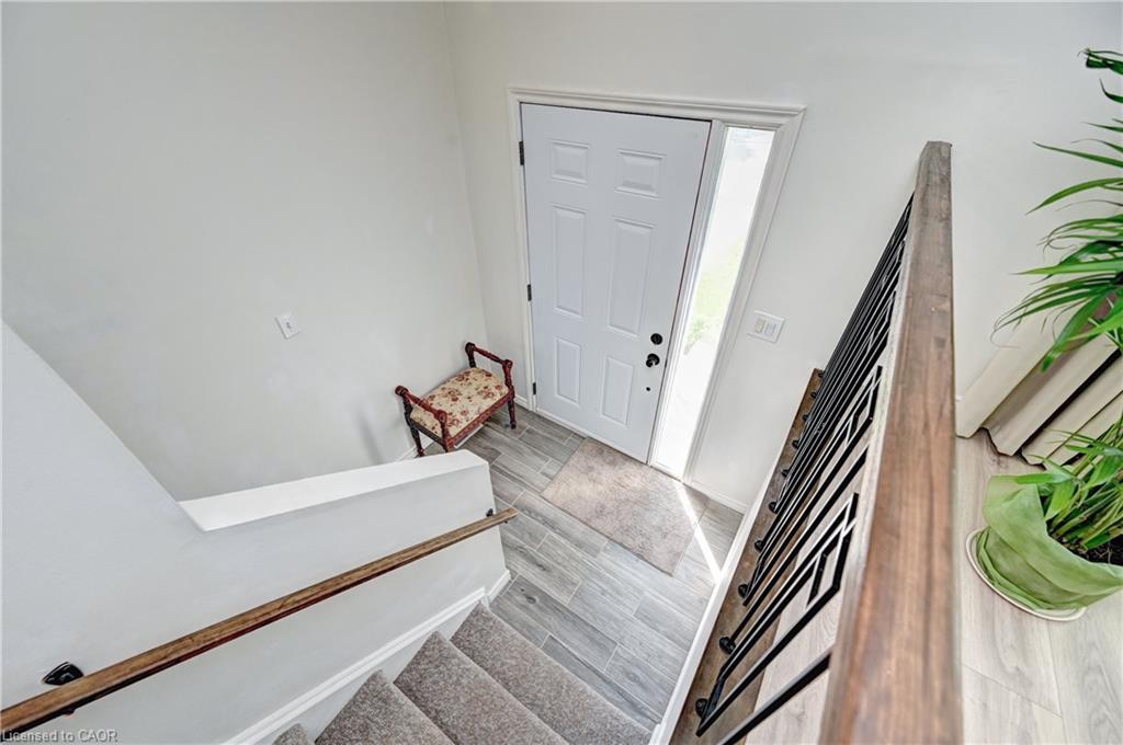 92 Pinemeadow Crescent Property Photo 6