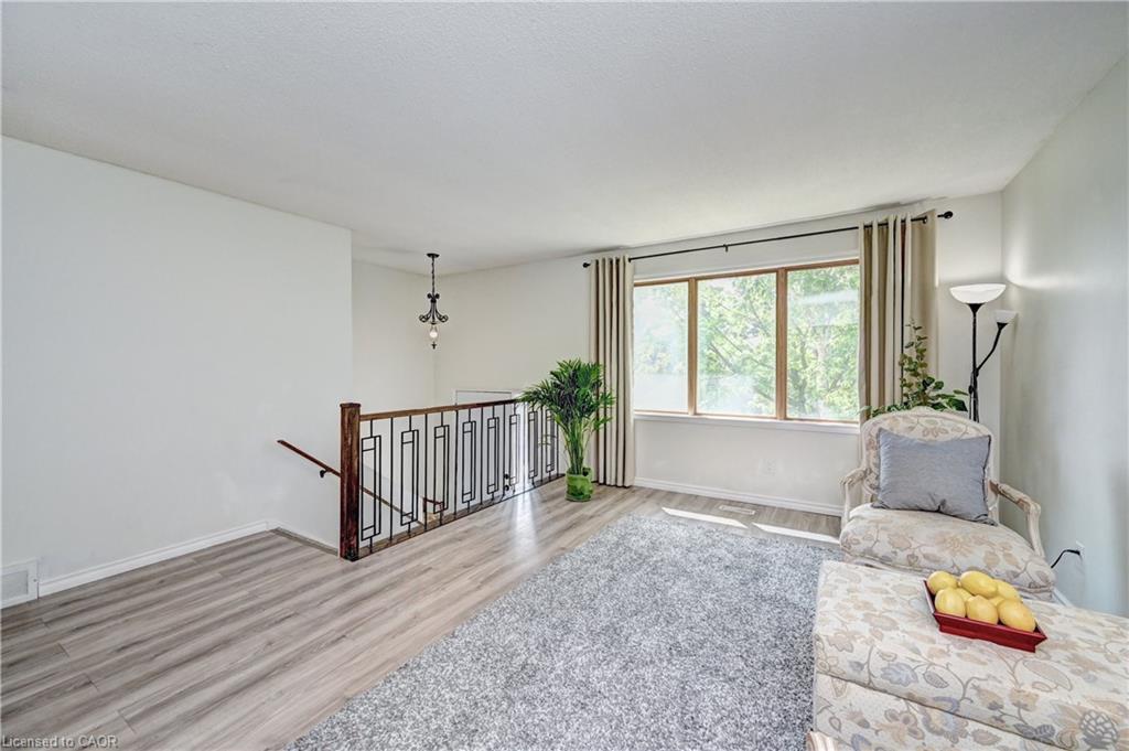 92 Pinemeadow Crescent Property Photo 12
