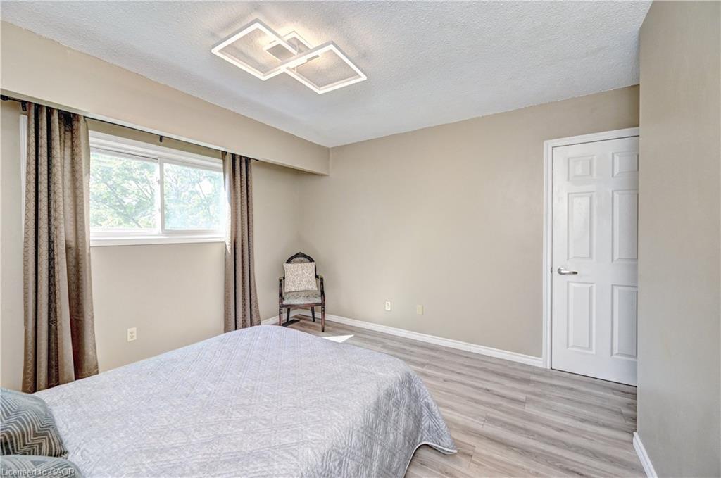 92 Pinemeadow Crescent Property Photo 27