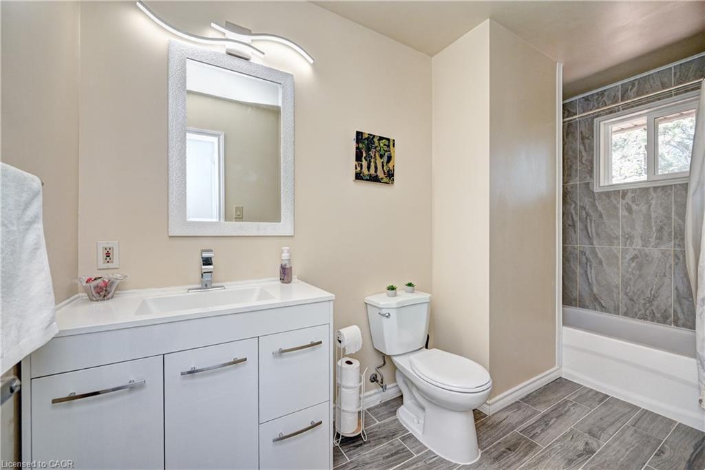 92 Pinemeadow Crescent Property Photo 29