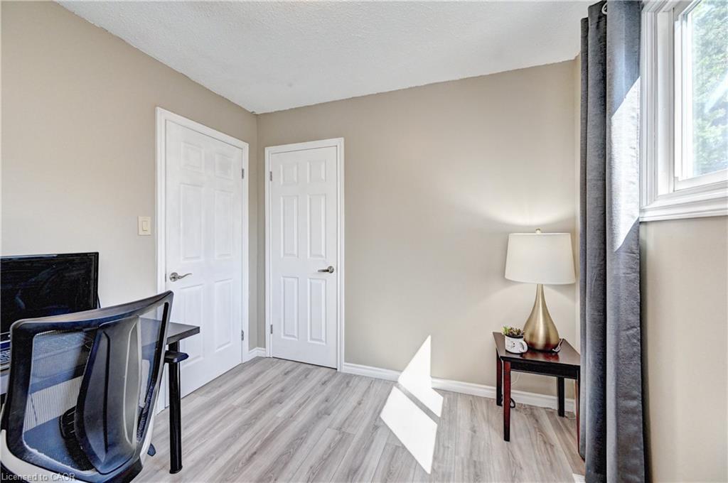92 Pinemeadow Crescent Property Photo 33