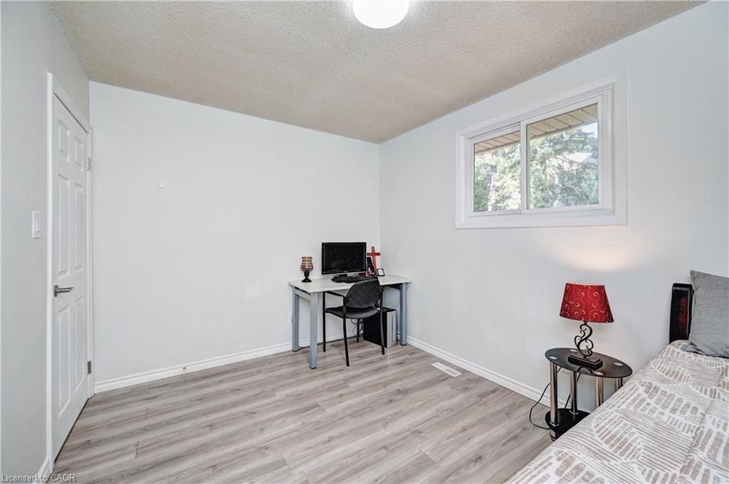 92 Pinemeadow Crescent Property Photo 34