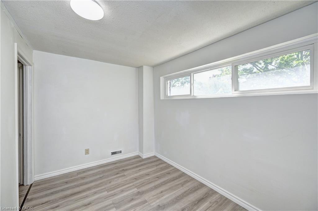 92 Pinemeadow Crescent Property Photo 39