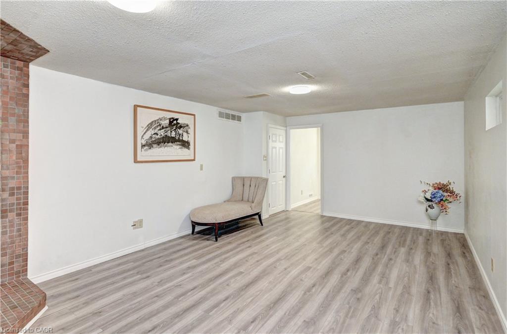 92 Pinemeadow Crescent Property Photo 43