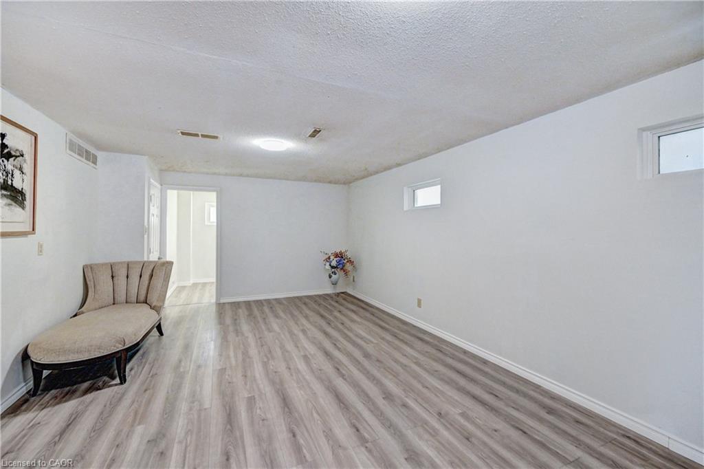 92 Pinemeadow Crescent Property Photo 44