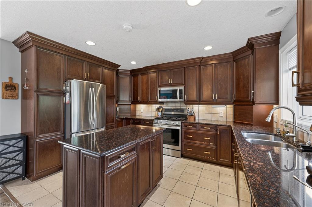 9 West Street N Property Photo 16