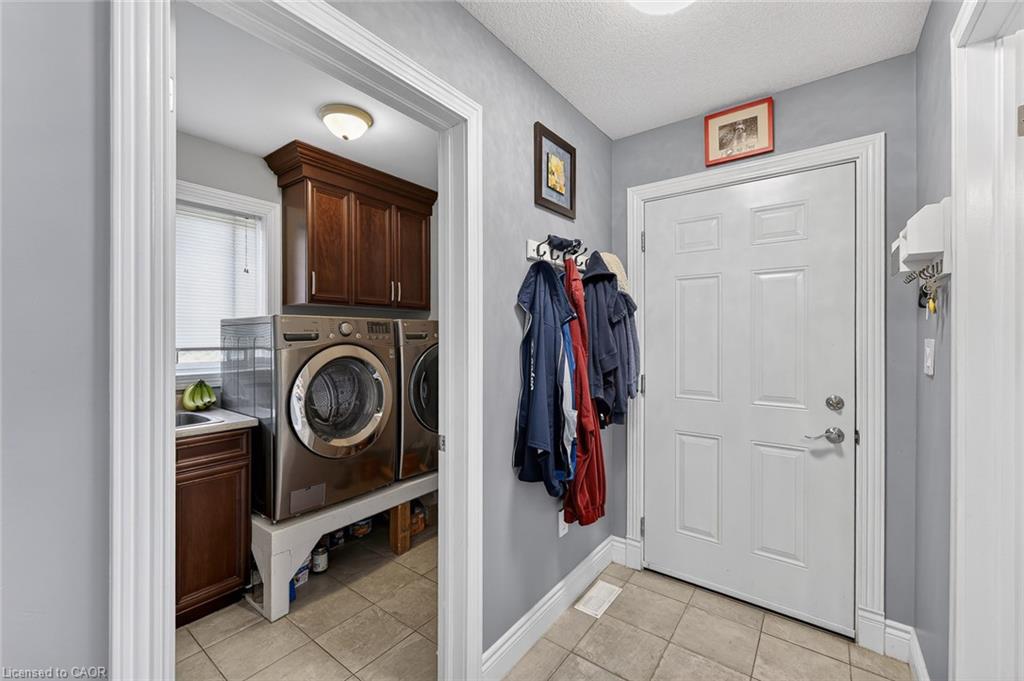 9 West Street N Property Photo 18