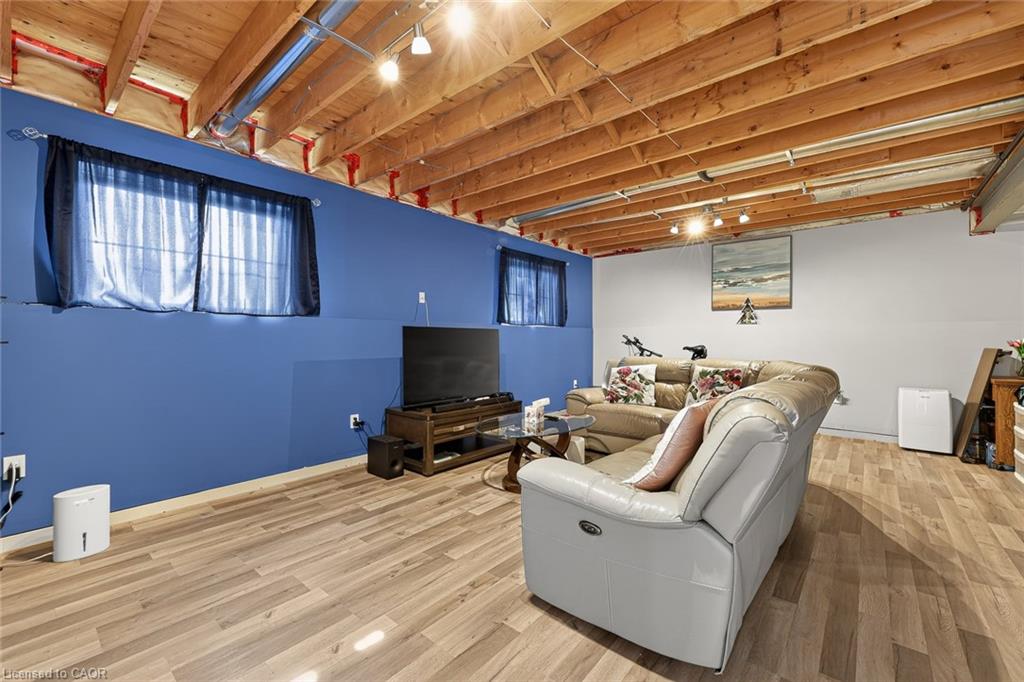 9 West Street N Property Photo 28