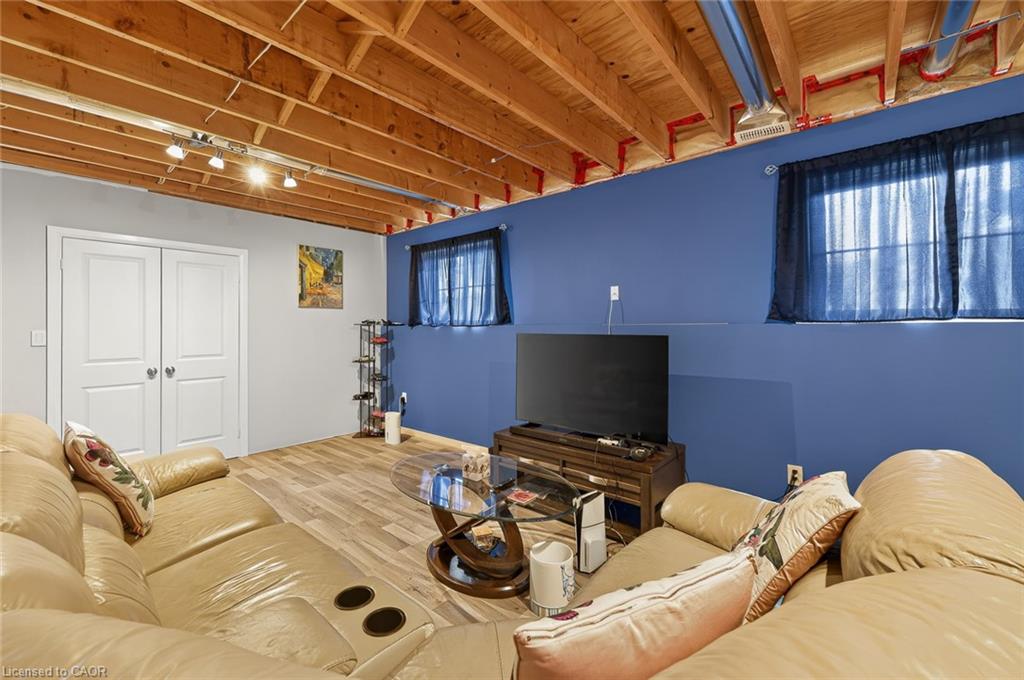 9 West Street N Property Photo 29