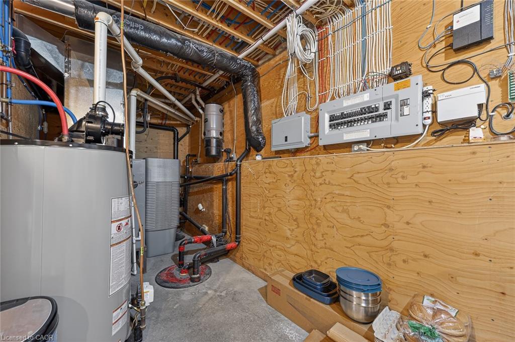9 West Street N Property Photo 37