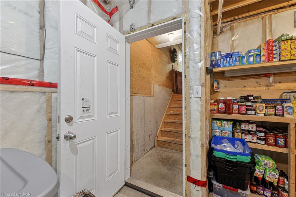 9 West Street N Property Photo 38