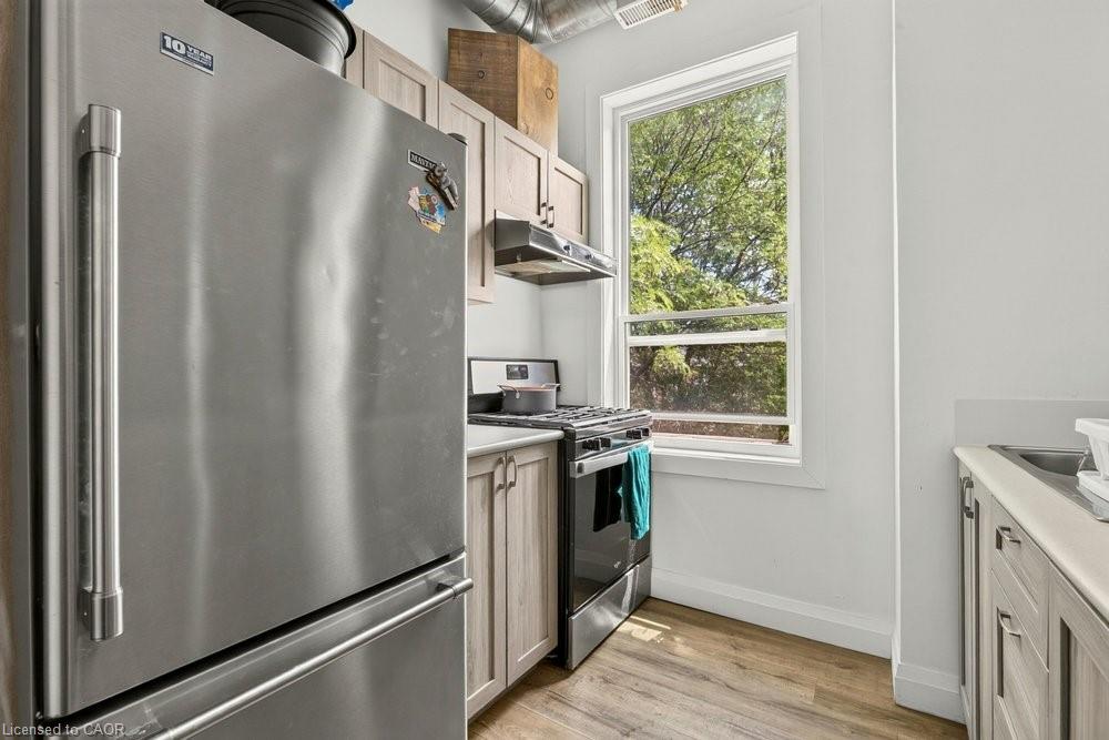 204-433 Barton Street E Property Photo 25