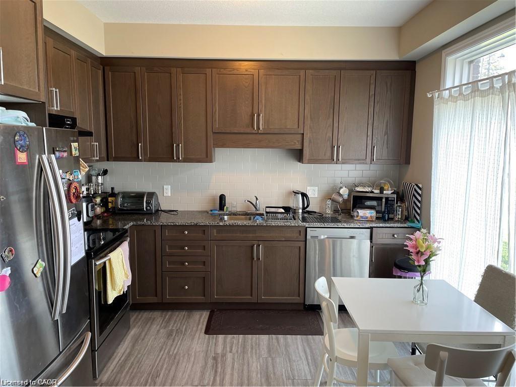 449 Avens Street Property Photo 3