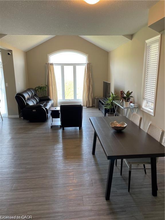 449 Avens Street Property Photo 4