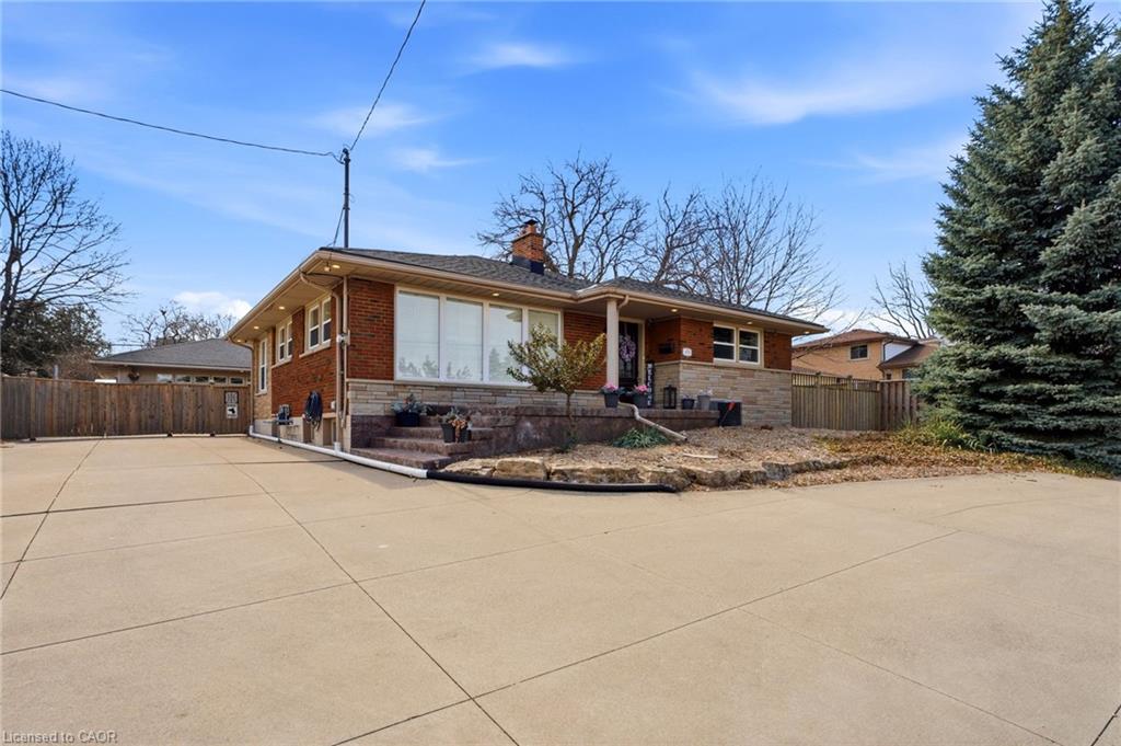 473 Mohawk Road W Property Photo 2