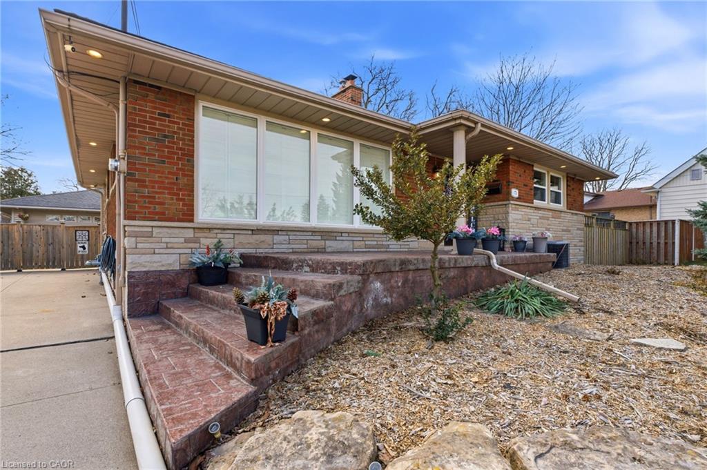 473 Mohawk Road W Property Photo 4