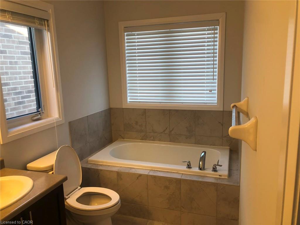 114 Huntingford Trail Property Photo 8