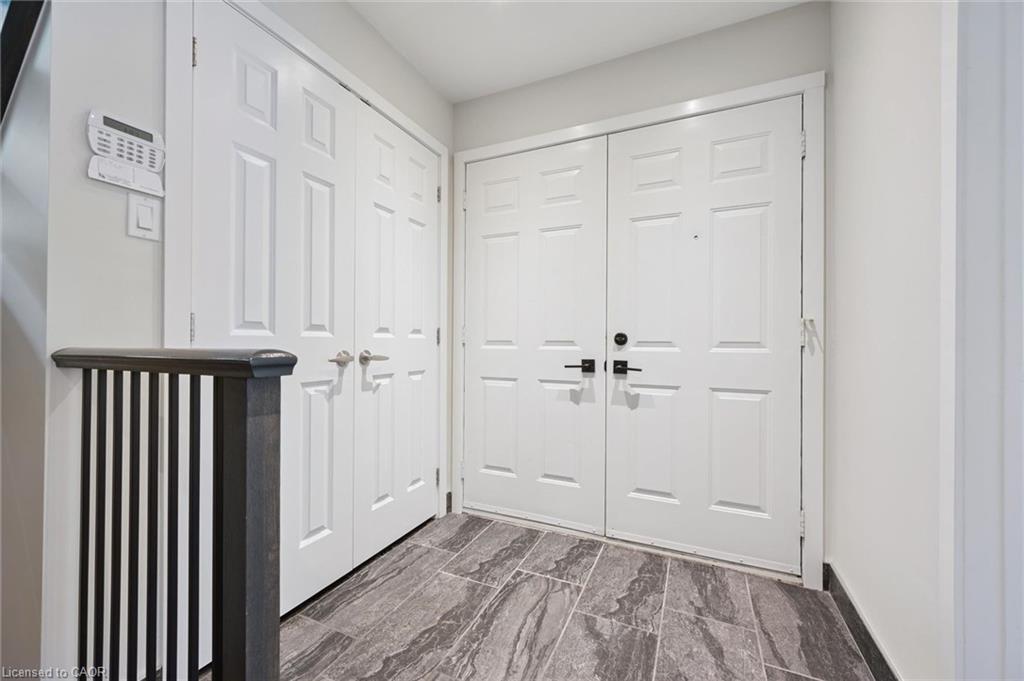 1-64 Allen Street W Property Photo 6